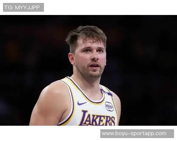 东契奇三分球表现不佳翻白眼回应记者感谢引发热议