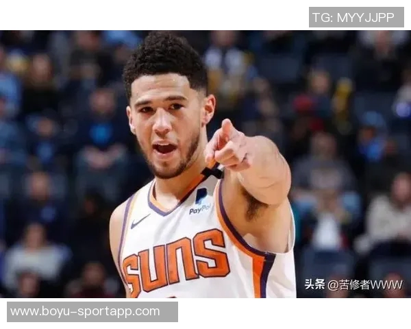 布克表现惊艳第三节独得16分全场砍下33分5板7助助球队取胜