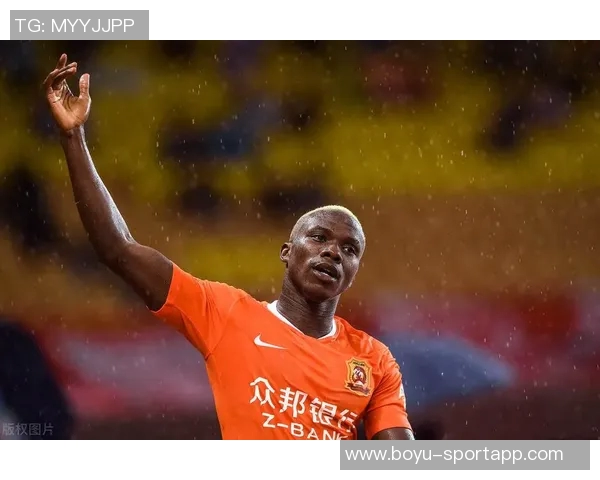 华子称麦丹休赛期进步显著参与进攻将极大提升球队表现